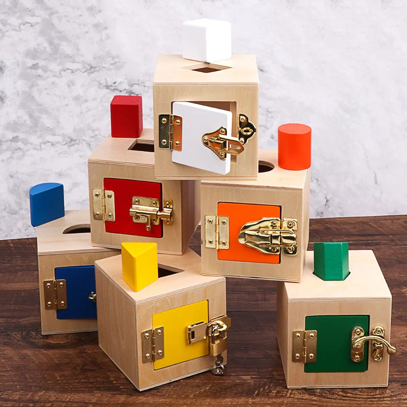 Cubo Fechadura e Encaixe Montessori